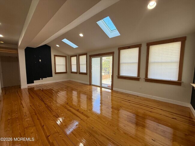 Building Photo - 605 Farrelly Ave