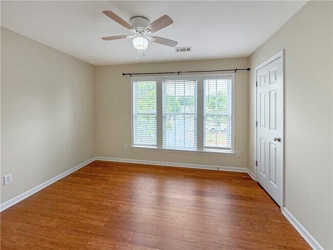Building Photo - 2380 Fairlie Dr