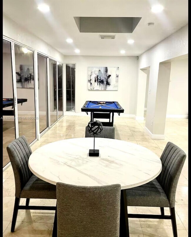 Building Photo - 2080 NE 205th St