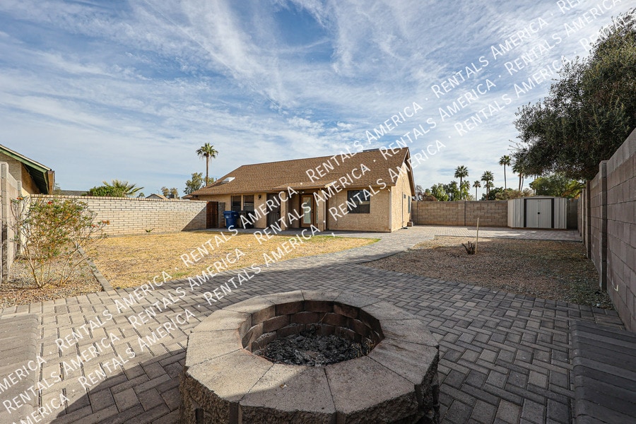 Building Photo - 1631 E Javelina Cir
