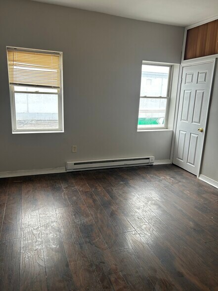 Master bedroom - 3920 Coral St