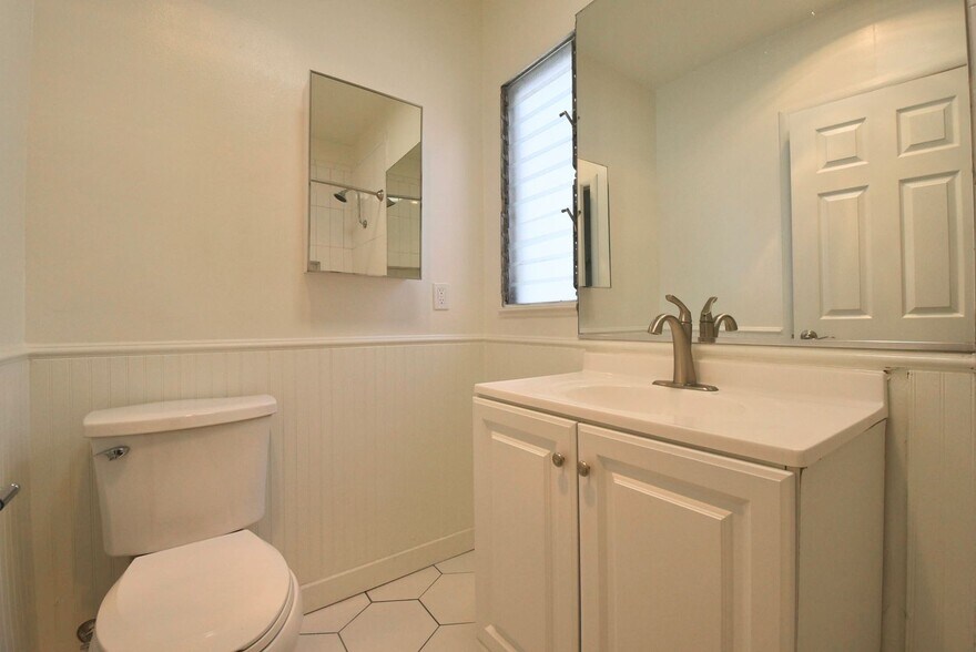 Building Photo - 11444 Riverside Dr