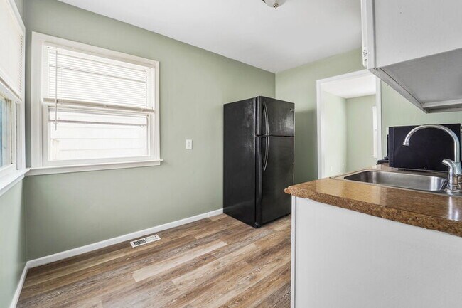 Building Photo - 13119 Sherman Ave