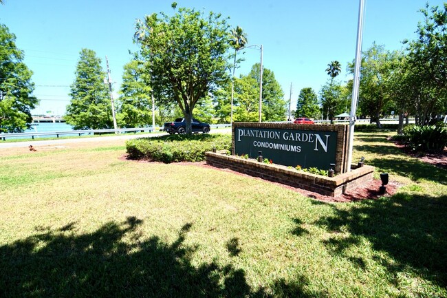 Building Photo - 4210 Lake Underhill Rd