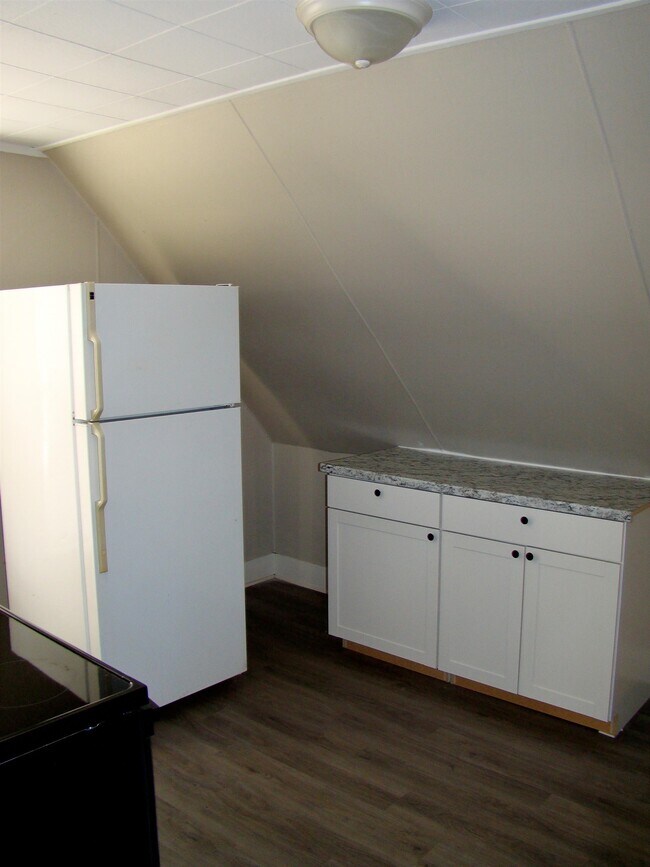 Building Photo - 86 School St