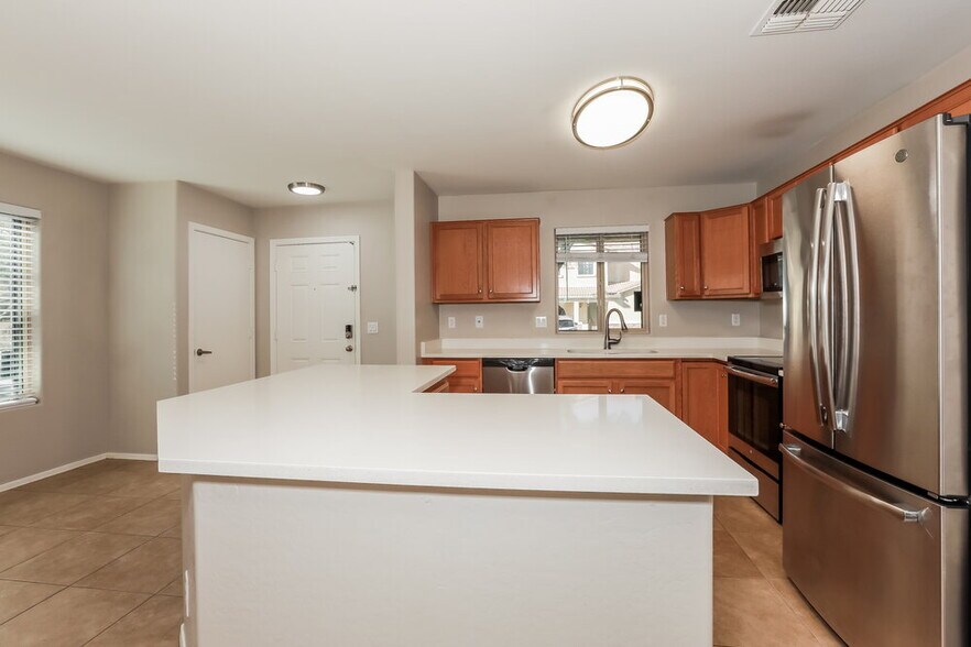 Building Photo - 2541 S De Soto Rd