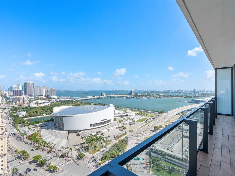 Building Photo - 398 NE 5th St