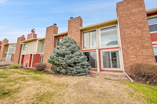 Building Photo - $1,995 - 3 Bed, 2.5 Bath Townhome in Color...