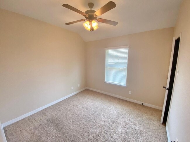 Building Photo - AVAILABLE NOW!