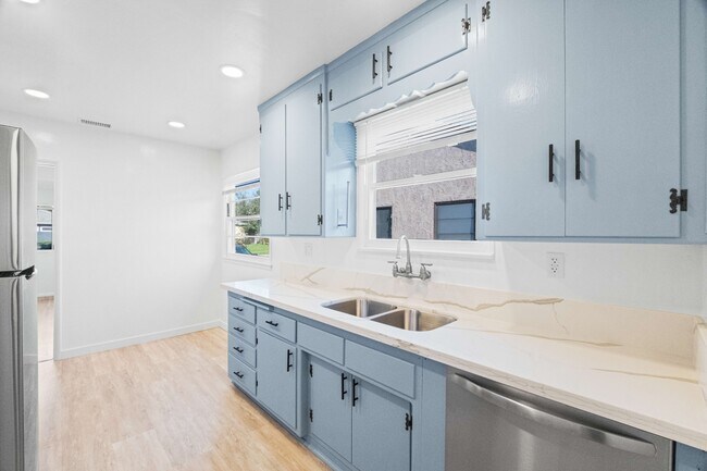 Building Photo - 13218 Lake St