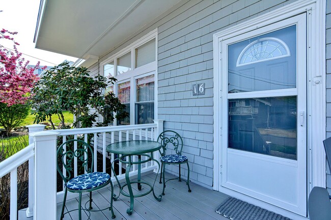 Building Photo - WINTER RENTAL: Two Beaches Cottage