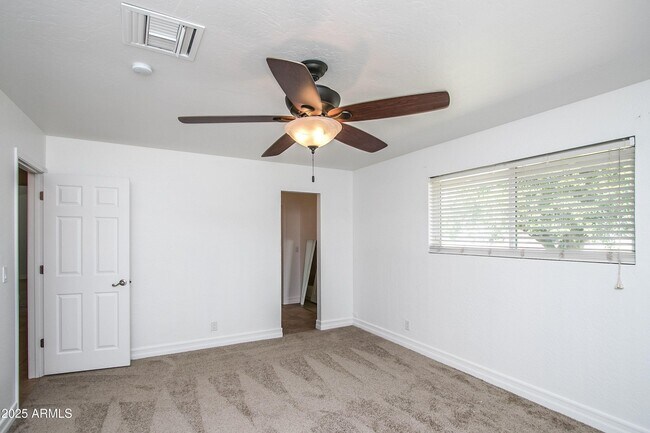 Building Photo - 1905 S Old Greenfield Rd