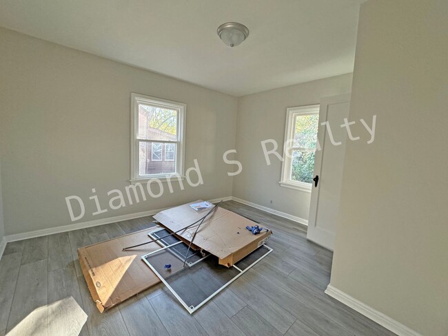 Building Photo - Gorgeous 2 bedroom, 1 bath home in a great...