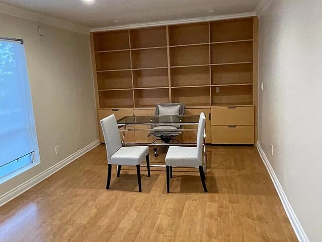 Building Photo - 5354 Lindley Ave