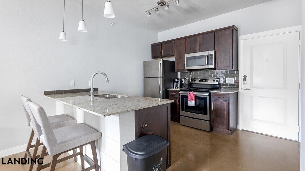 Building Photo - 4300 Cromwell Dr
