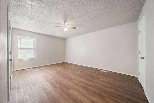 Building Photo - 2823 S 138th E Ave