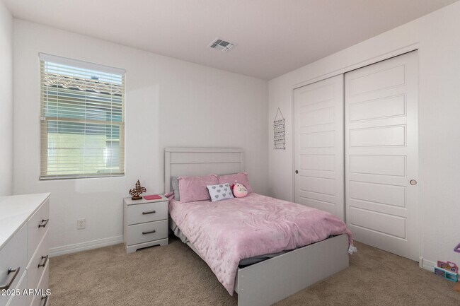 Building Photo - 5747 S Labelle