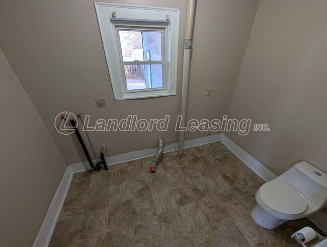 Building Photo - Spacious 2-Story Townhome in the Heart of Amherst