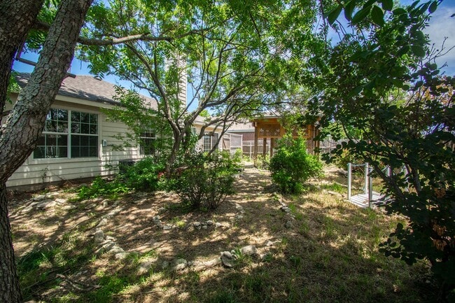 Building Photo - Cute house in Sherman for lease