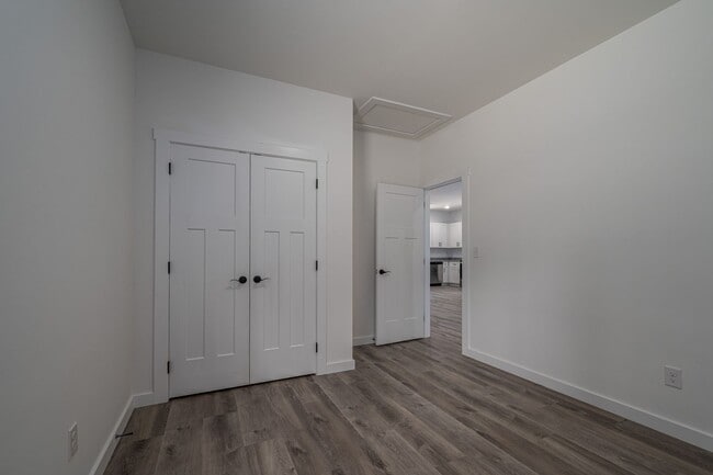 Building Photo - Your New Home Awaits in Hickory!