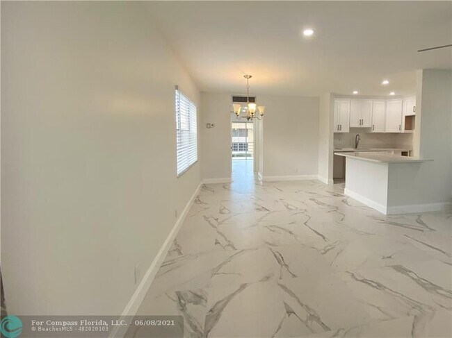 Building Photo - 954 Normandy Trail