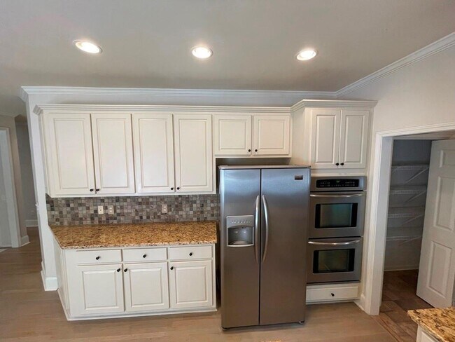 Building Photo - 510 Stonebrook Farms Dr