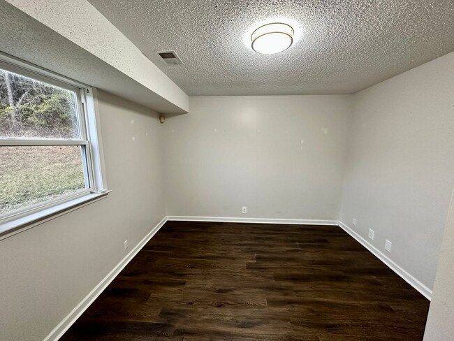 Building Photo - 205 Copper Hill Dr