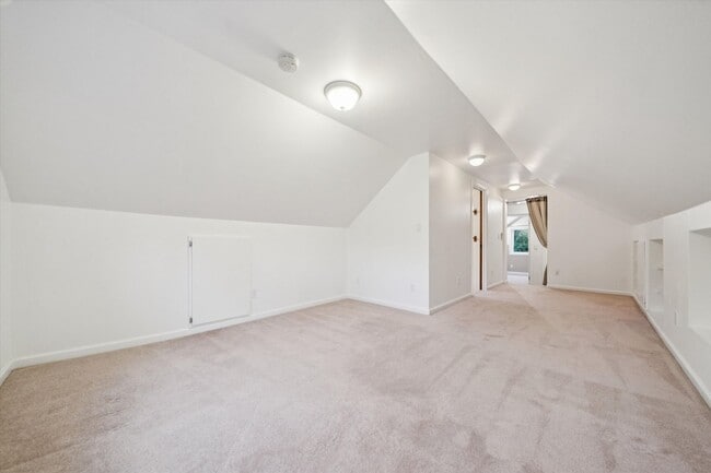 Building Photo - Beautiful Hillsdale 4 BR, 2 BA home