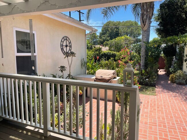 Covered Deck - 6947 Jellico Ave