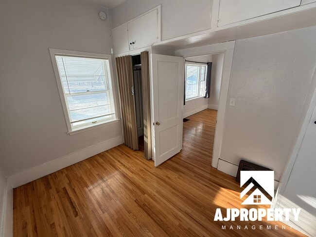 Building Photo - 1612 S Cliff Ave