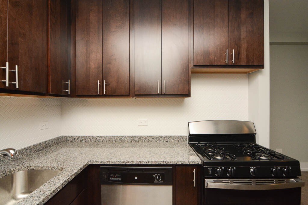 Building Photo - 913 Maple Ave