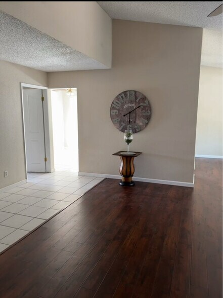 Building Photo - 3101 Chestnut Dr