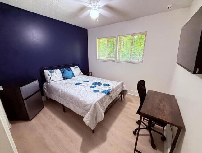 Building Photo - 5140 River Bluff Ln