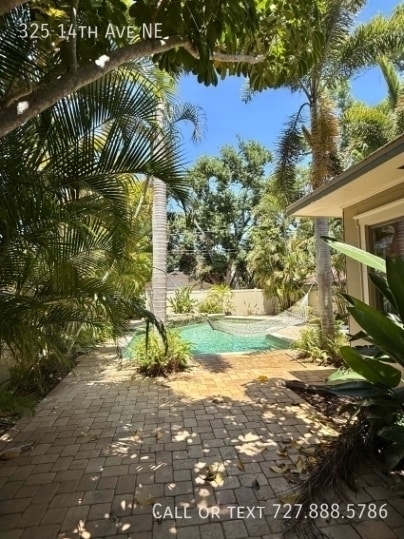 Building Photo - 325 14th Ave NE