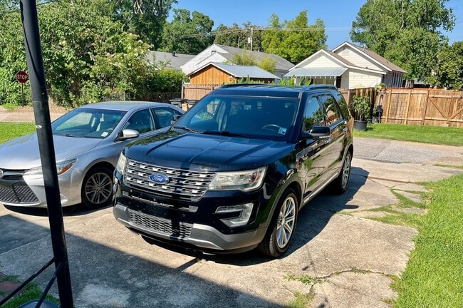 Building Photo - Great location in Garden District seconds from Downtown and LSU!