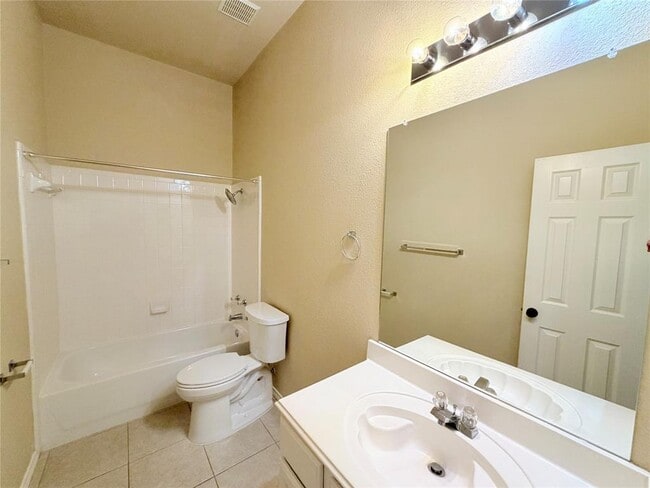 Building Photo - 4415 Hunters Lodge Dr