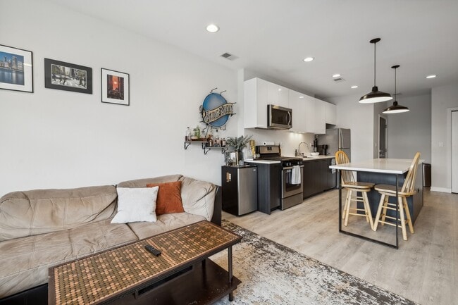 Building Photo - 713 N Milwaukee Ave