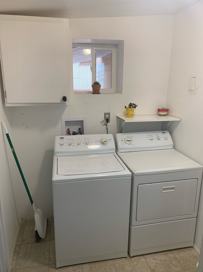 Building Photo - 450 W Sherman St