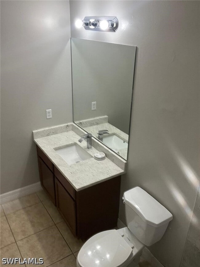 Building Photo - 742 Center Lake St