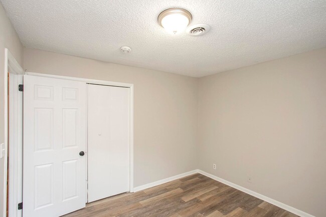 Building Photo - Charming Townhome in Hermitage!