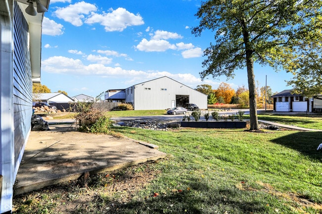 Building Photo - 301 W Pierce St