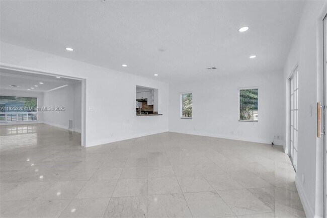 Building Photo - 3 bedroom in Hollywood FL 33021