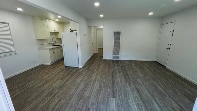 Building Photo - 1139 Ayala Dr