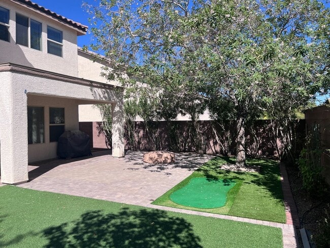 Building Photo - Wonderful 4-Bedroom Home with Loft & Den i...