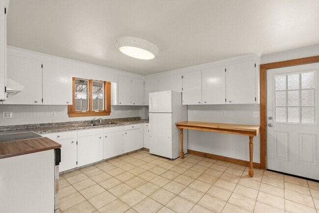 Building Photo - 10 Ernest Ave