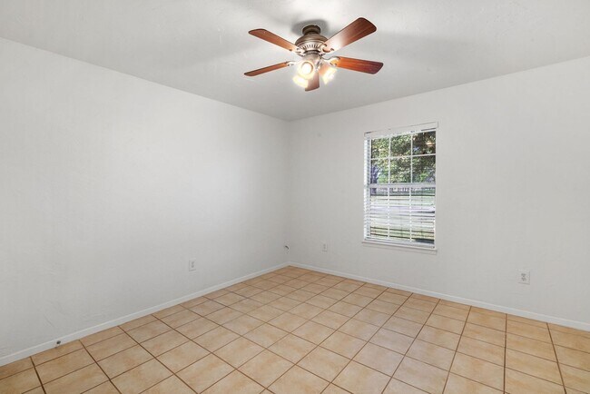 Building Photo - Horse Property