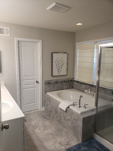 Building Photo - 7592 Holly Ridge Dr