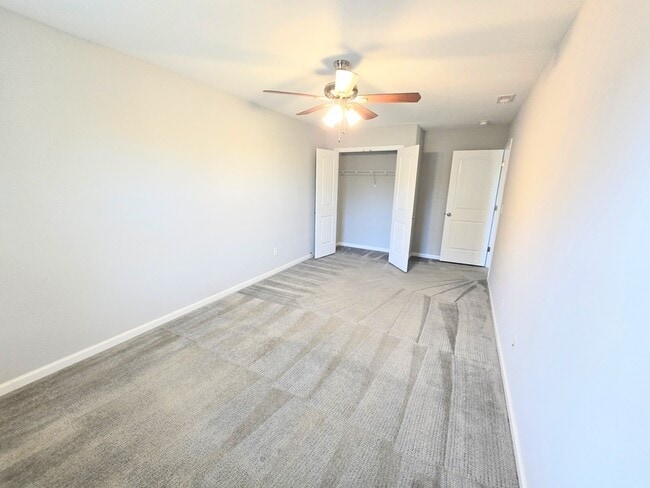 Building Photo - 625 River Creek Rd