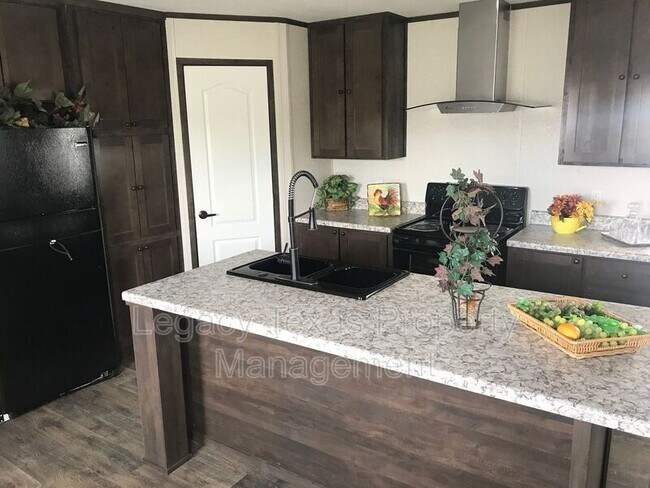 Building Photo - 800 N Old Betsy Rd