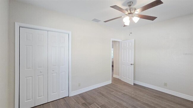 Building Photo - 515 34th Ave NE